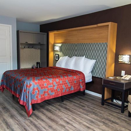 Columbus Inn And Suites ภายนอก รูปภาพ