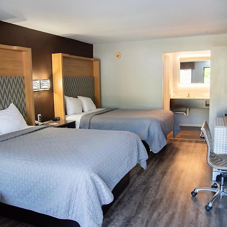 Columbus Inn And Suites ภายนอก รูปภาพ