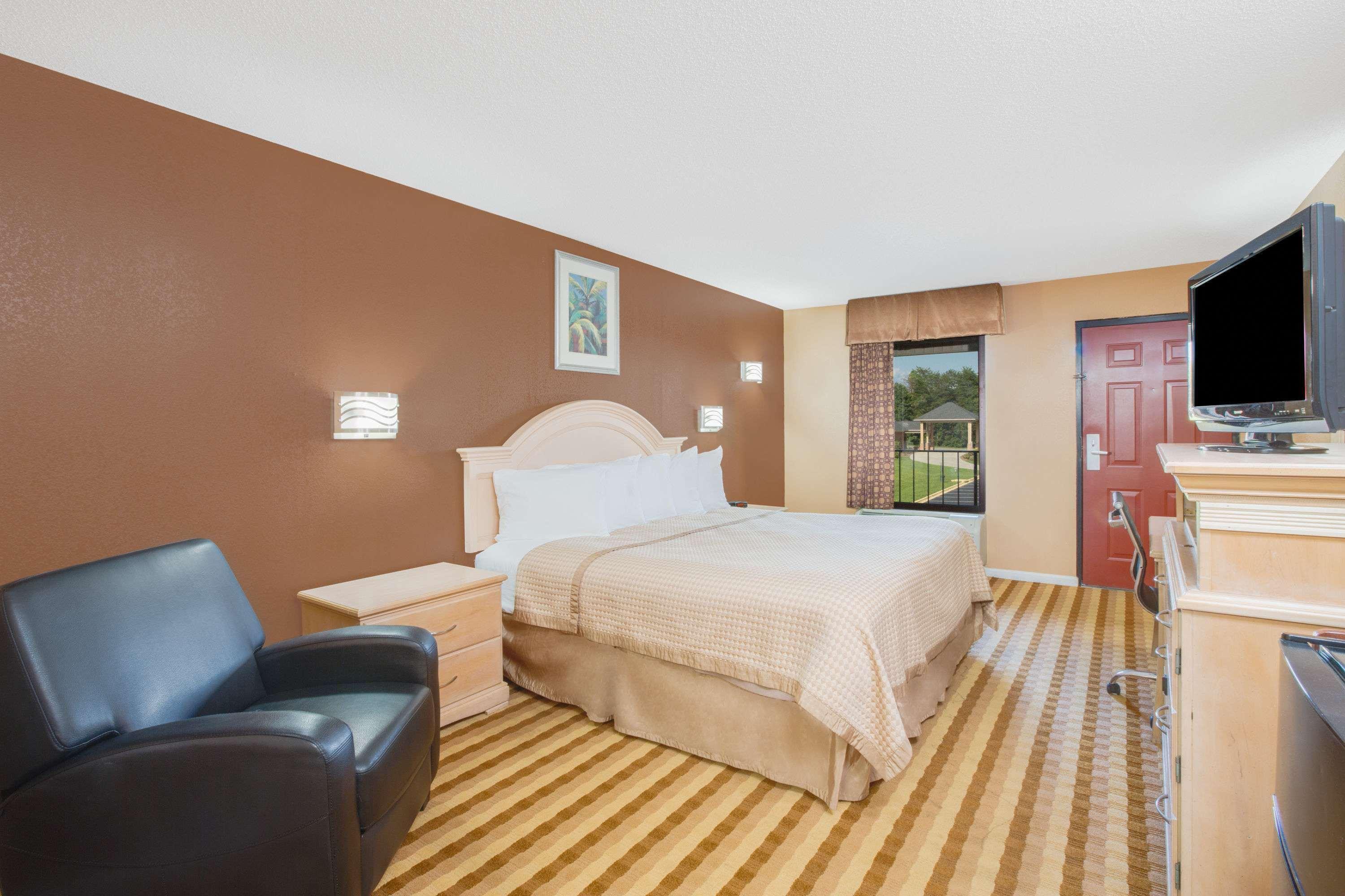 Columbus Inn And Suites ภายนอก รูปภาพ