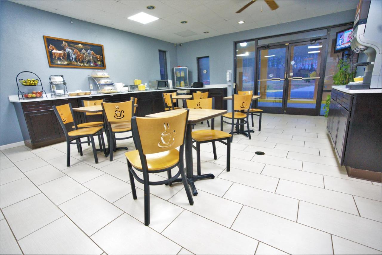 Columbus Inn And Suites ภายนอก รูปภาพ