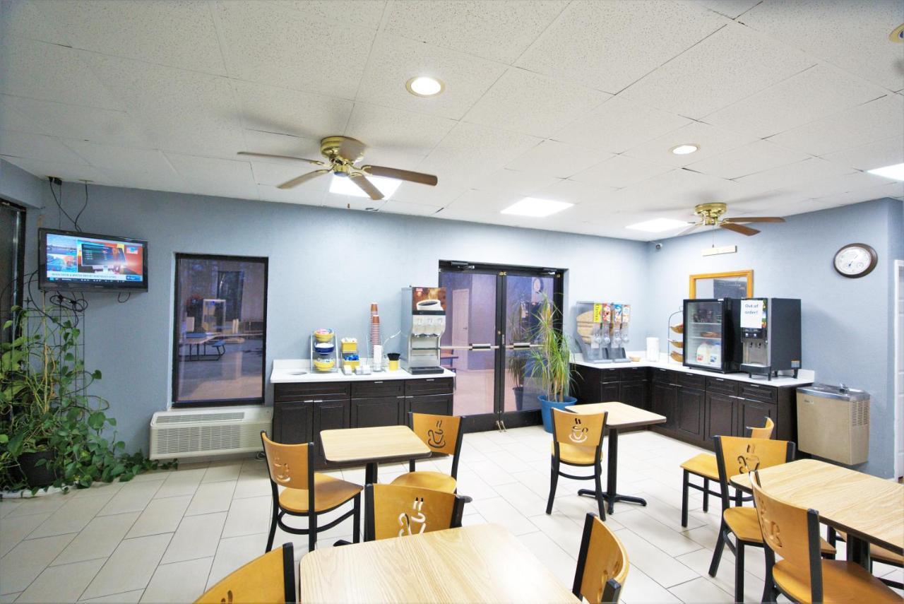 Columbus Inn And Suites ภายนอก รูปภาพ