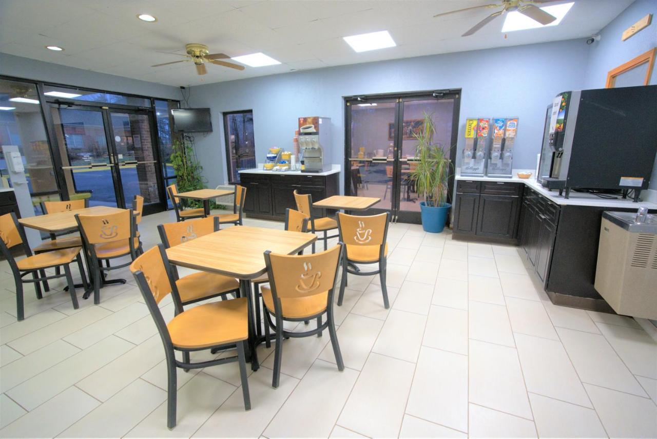 Columbus Inn And Suites ภายนอก รูปภาพ