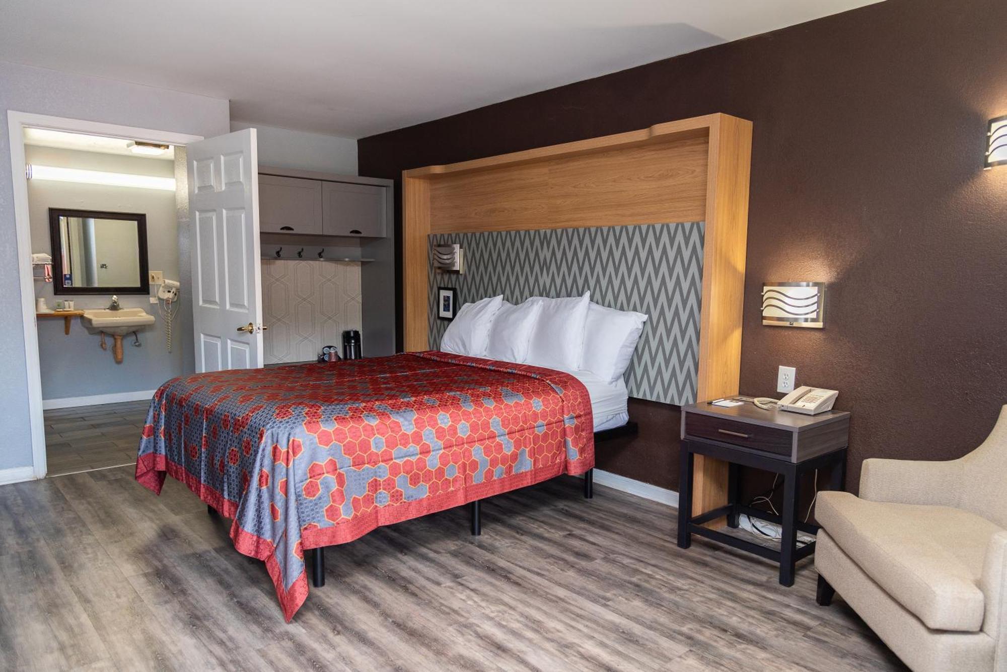 Columbus Inn And Suites ภายนอก รูปภาพ