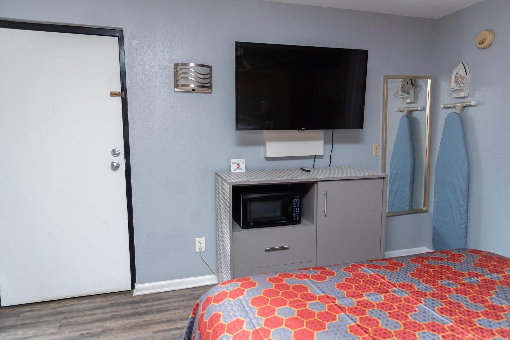 Columbus Inn And Suites ภายนอก รูปภาพ