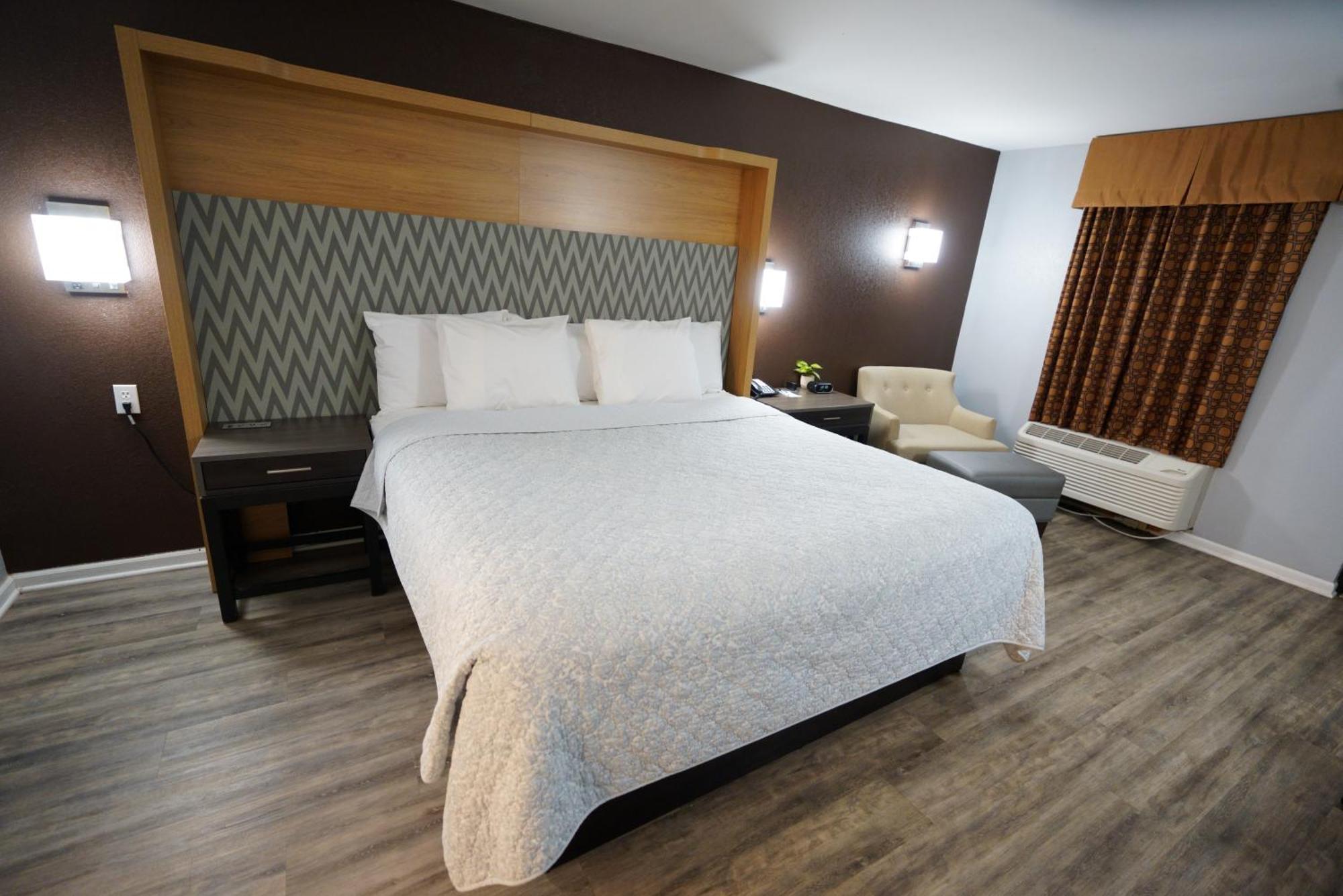 Columbus Inn And Suites ภายนอก รูปภาพ