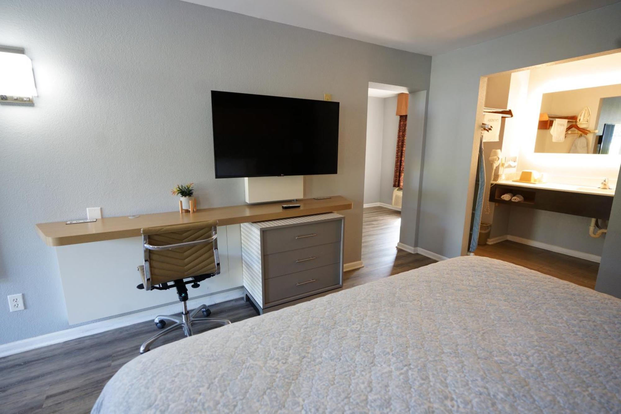 Columbus Inn And Suites ภายนอก รูปภาพ