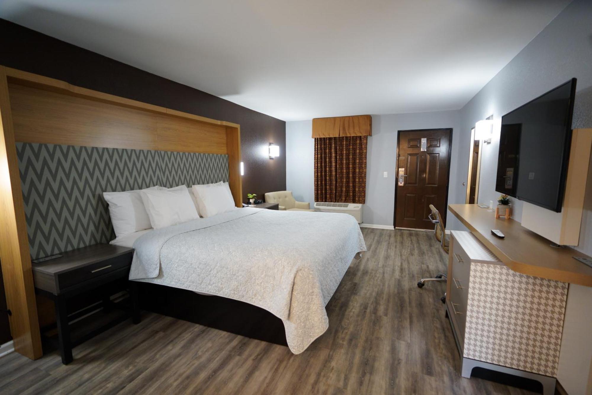 Columbus Inn And Suites ภายนอก รูปภาพ