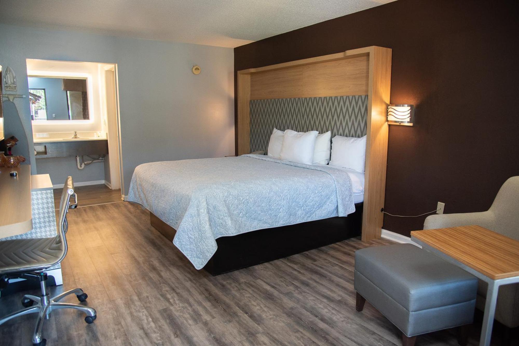 Columbus Inn And Suites ภายนอก รูปภาพ