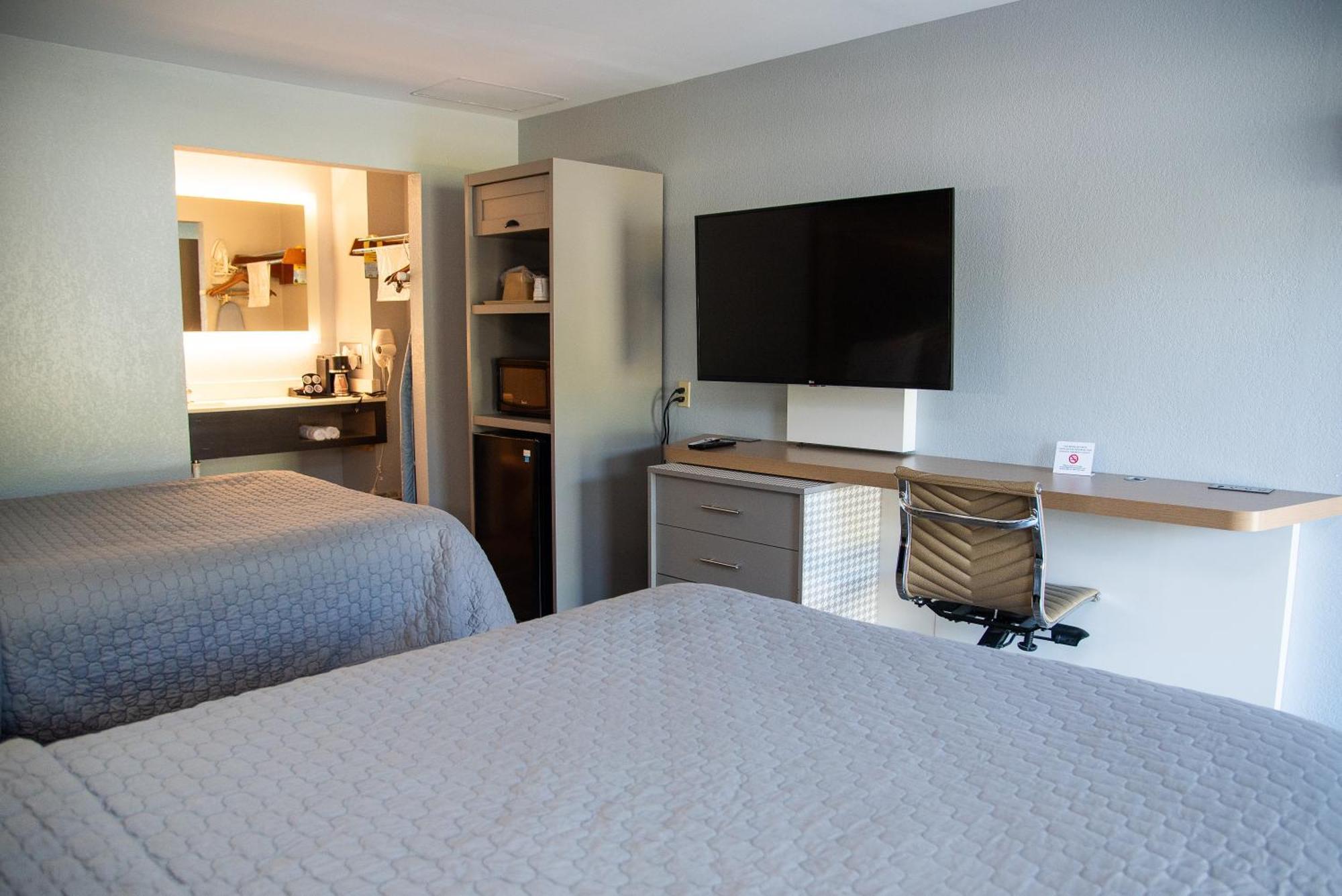Columbus Inn And Suites ภายนอก รูปภาพ