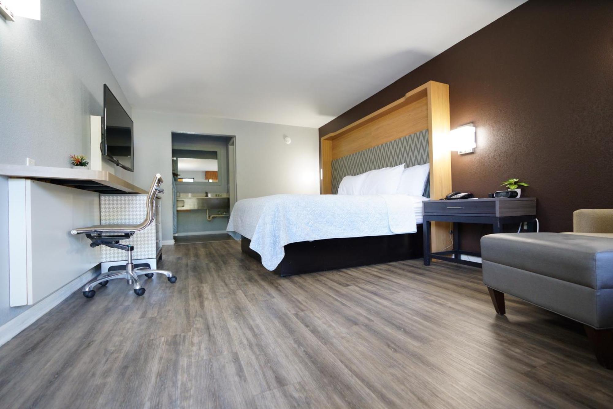 Columbus Inn And Suites ภายนอก รูปภาพ